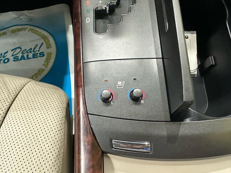 Toyota Avalon Base 2011