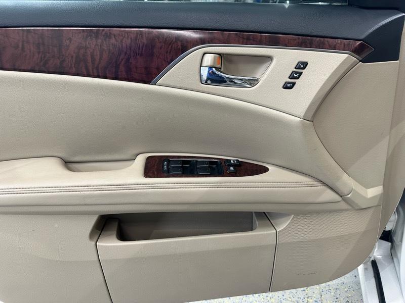 Toyota Avalon Base 2011