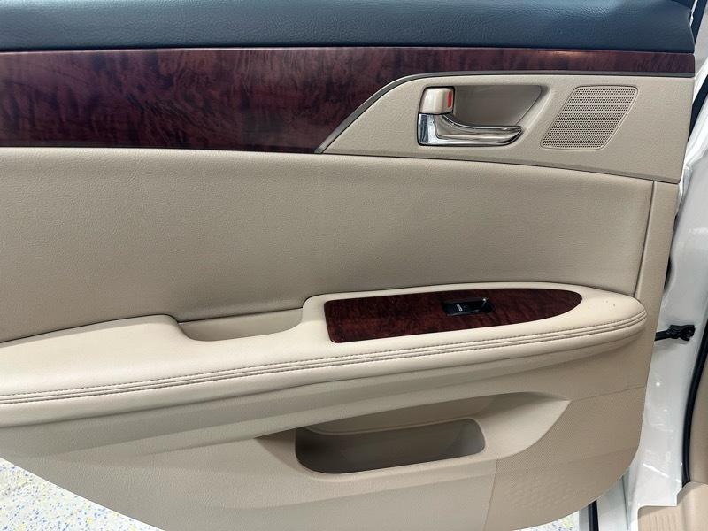 Toyota Avalon Base 2011