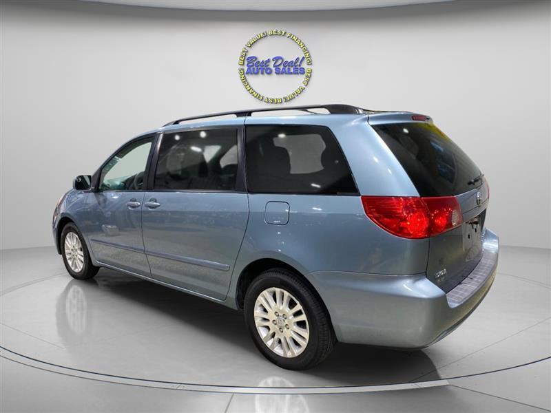 Toyota Sienna XLE FWD 2009