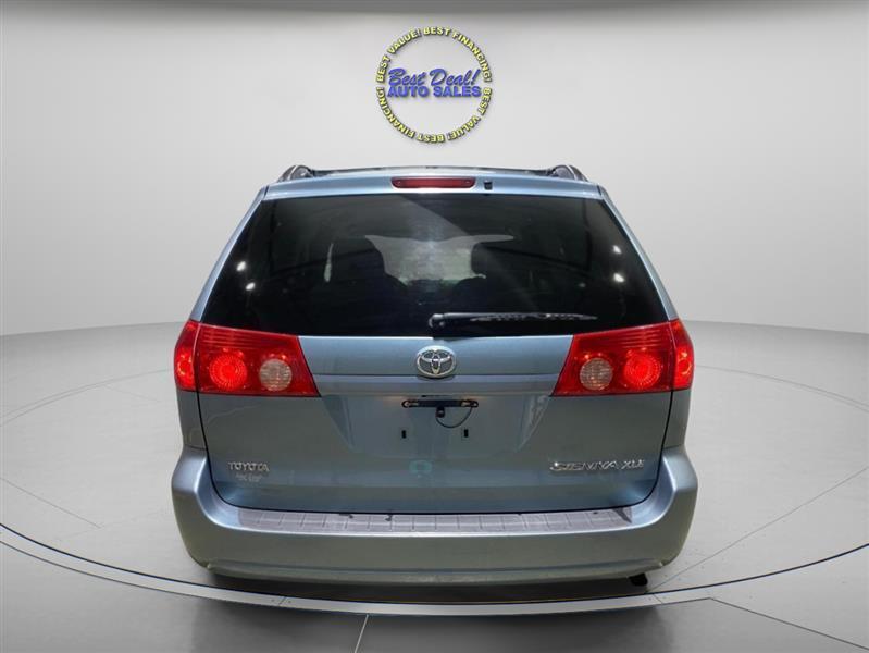 Toyota Sienna XLE FWD 2009