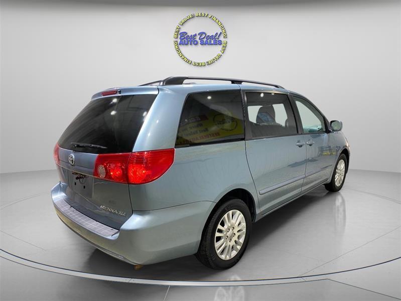 Toyota Sienna XLE FWD 2009