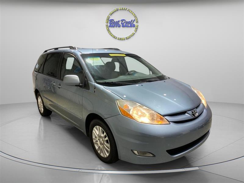 Toyota Sienna XLE FWD 2009