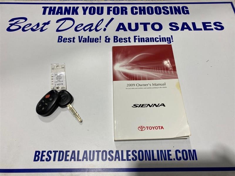 Toyota Sienna XLE FWD 2009
