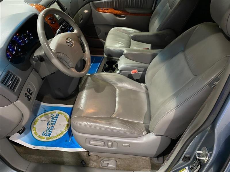 Toyota Sienna XLE FWD 2009