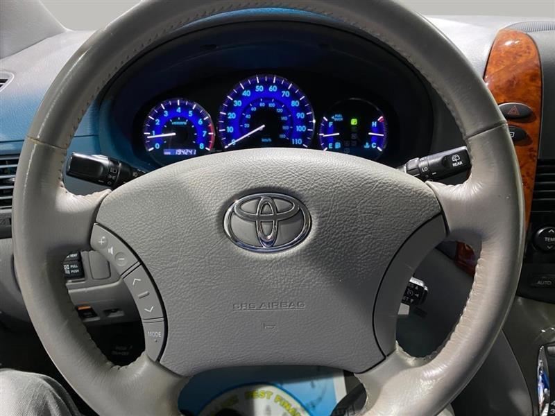 Toyota Sienna XLE FWD 2009