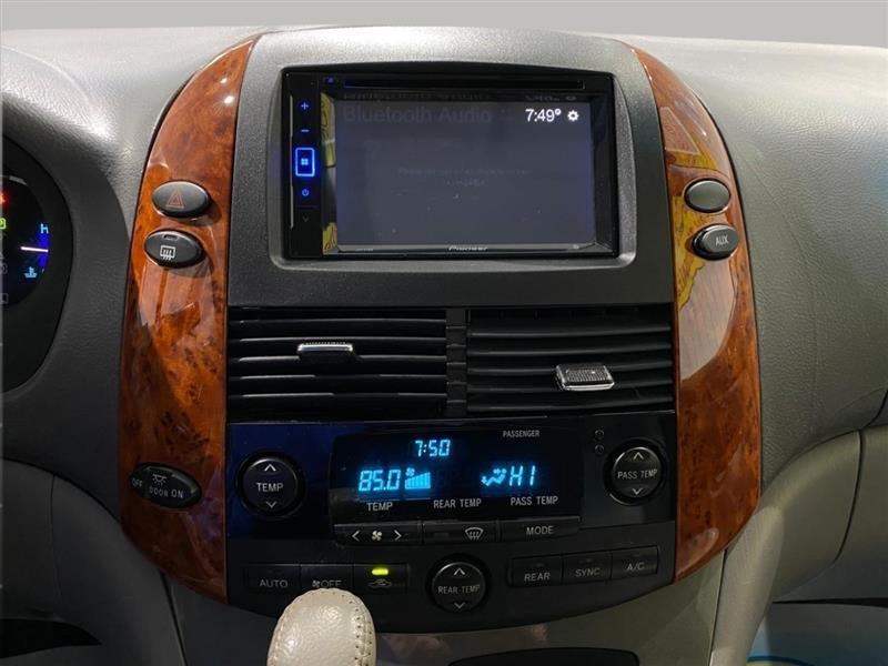 Toyota Sienna XLE FWD 2009