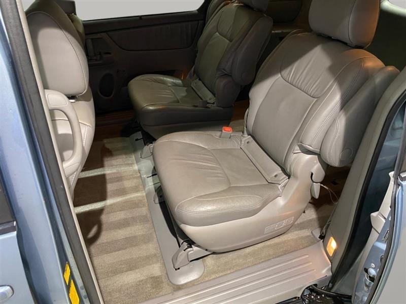 Toyota Sienna XLE FWD 2009