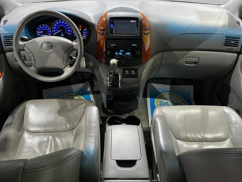 Toyota Sienna XLE FWD 2009