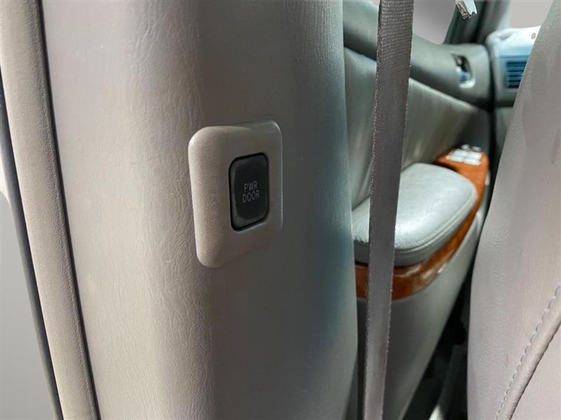 Toyota Sienna XLE FWD 2009