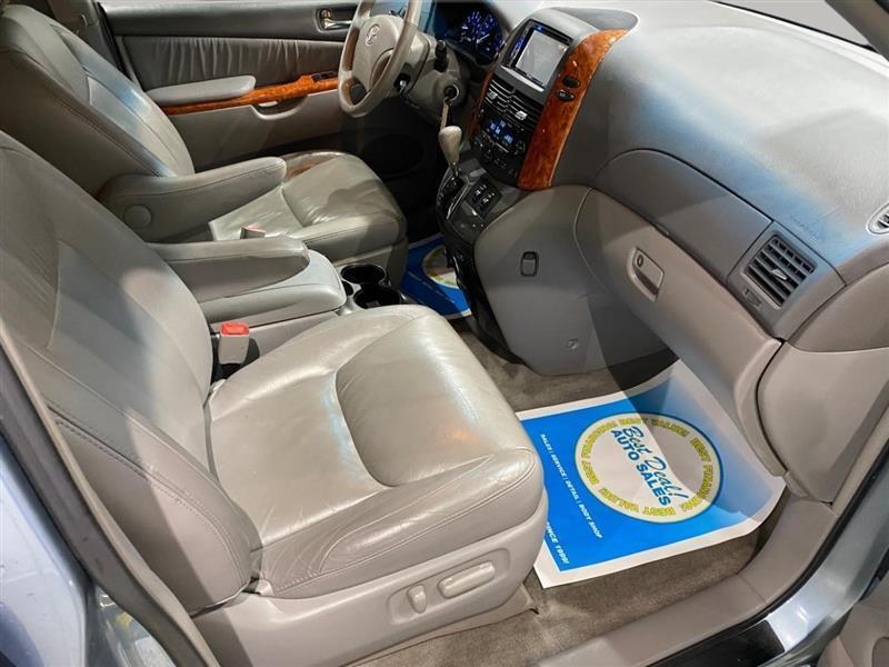 Toyota Sienna XLE FWD 2009
