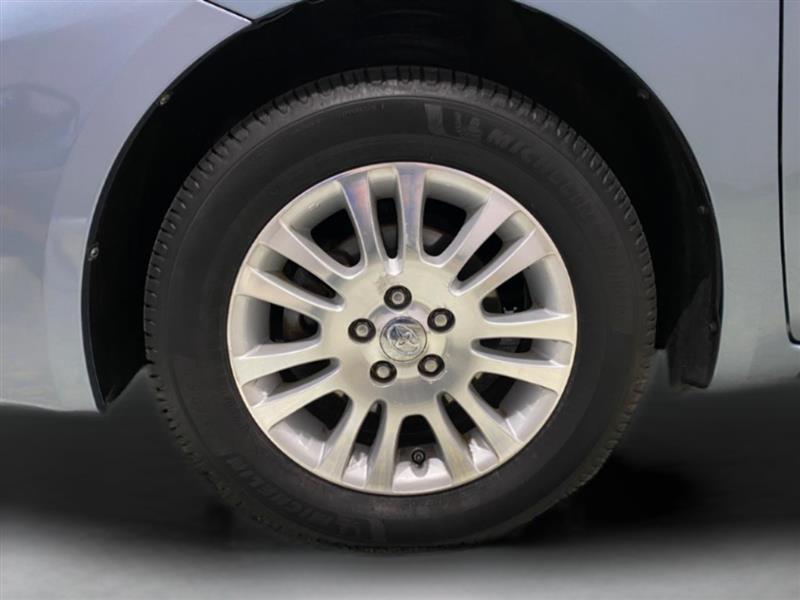 Toyota Sienna XLE FWD 2009