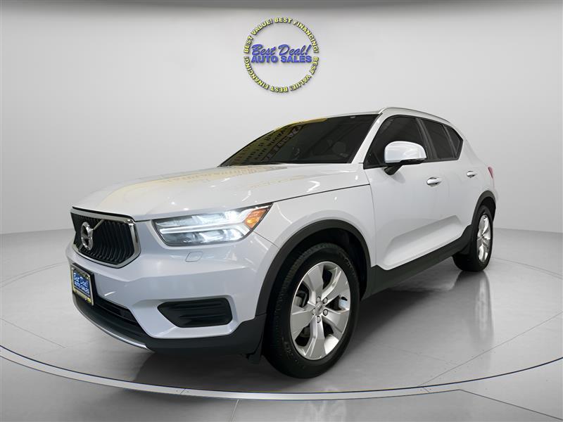 2022 Volvo XC40 T5 Momentum AWD