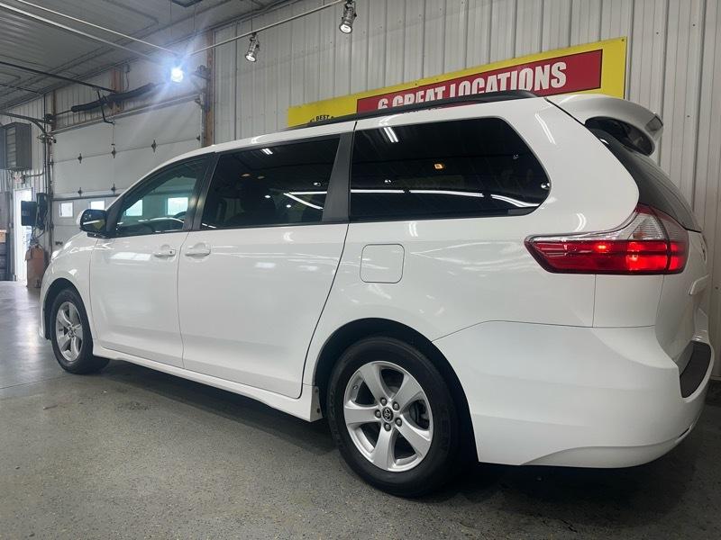 Toyota Sienna LE 8-Passenger 2019