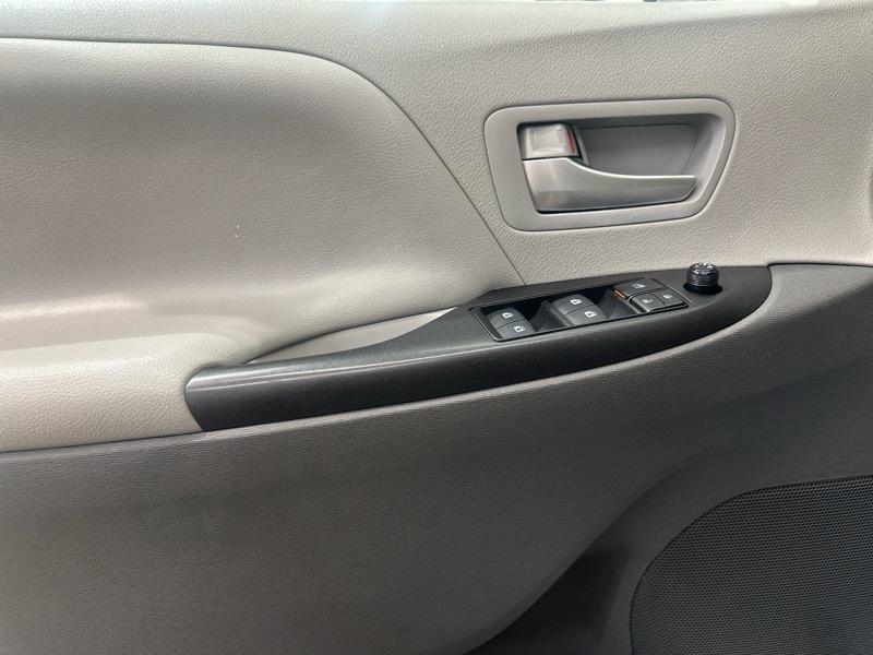 Toyota Sienna LE 8-Passenger 2019