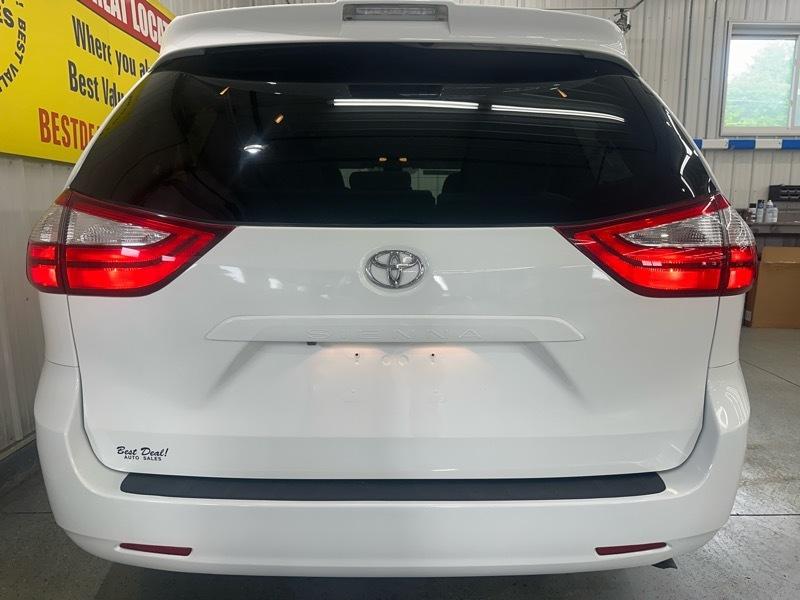 Toyota Sienna LE 8-Passenger 2019