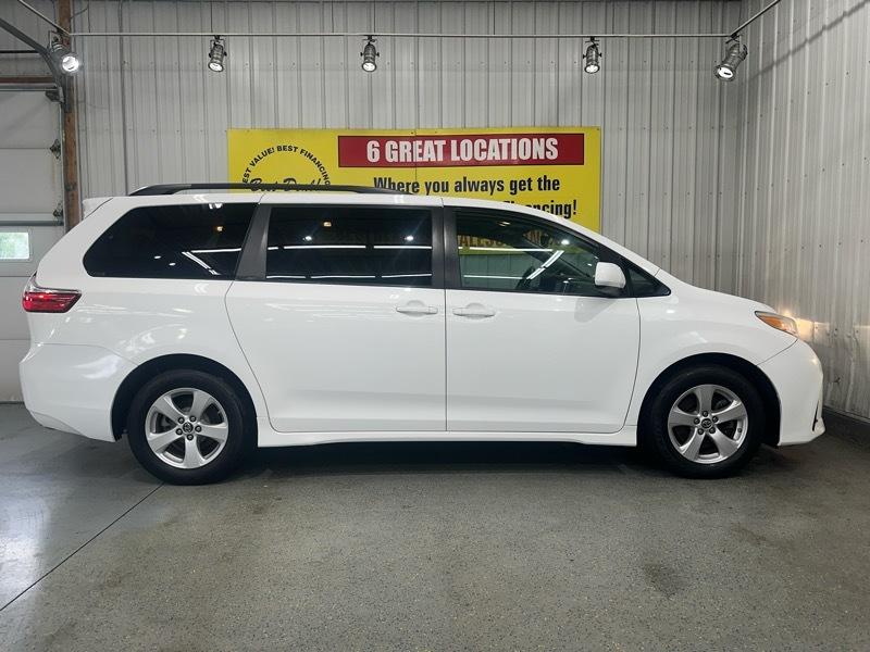 Toyota Sienna LE 8-Passenger 2019