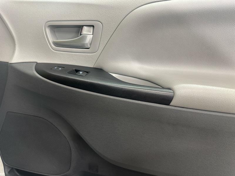 Toyota Sienna LE 8-Passenger 2019