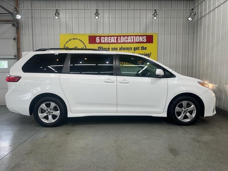 Toyota Sienna LE 8-Passenger 2019