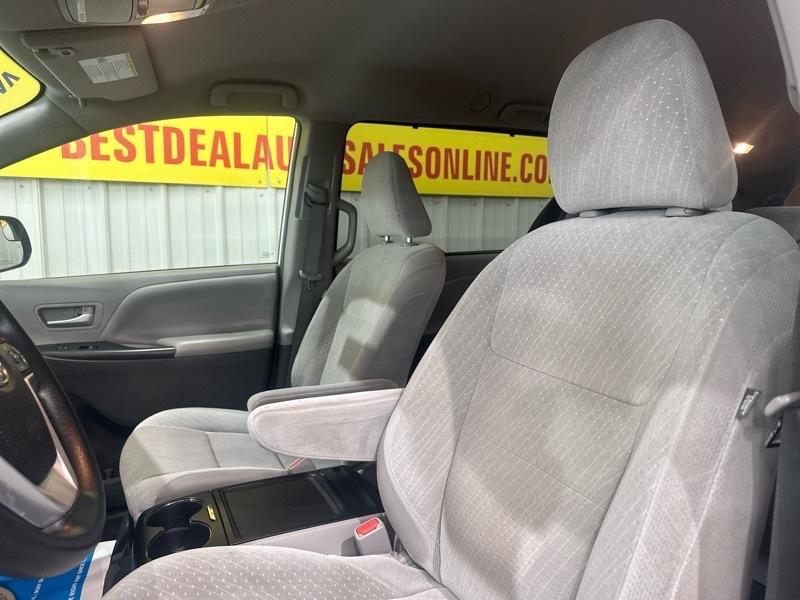Toyota Sienna LE 8-Passenger 2019