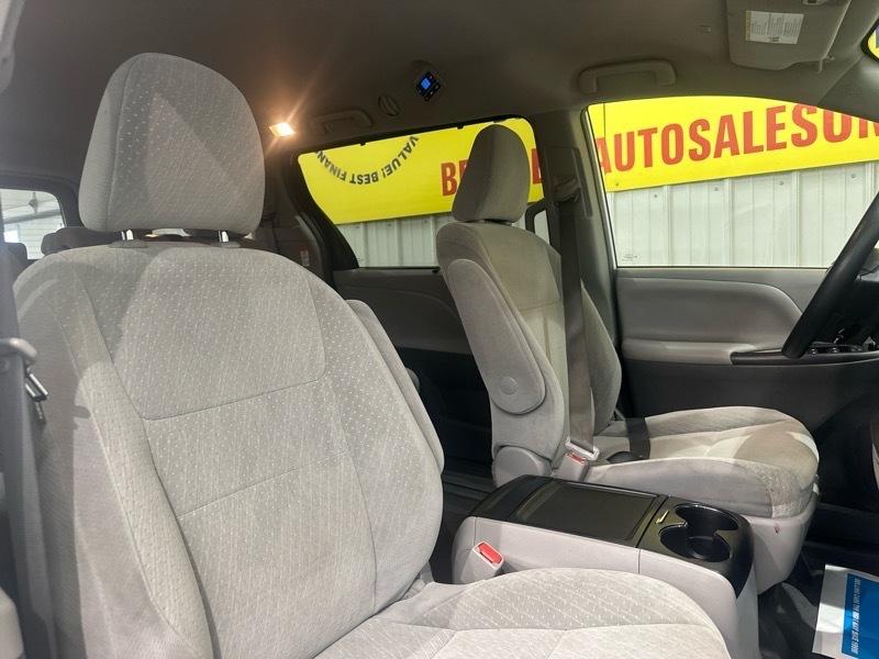 Toyota Sienna LE 8-Passenger 2019