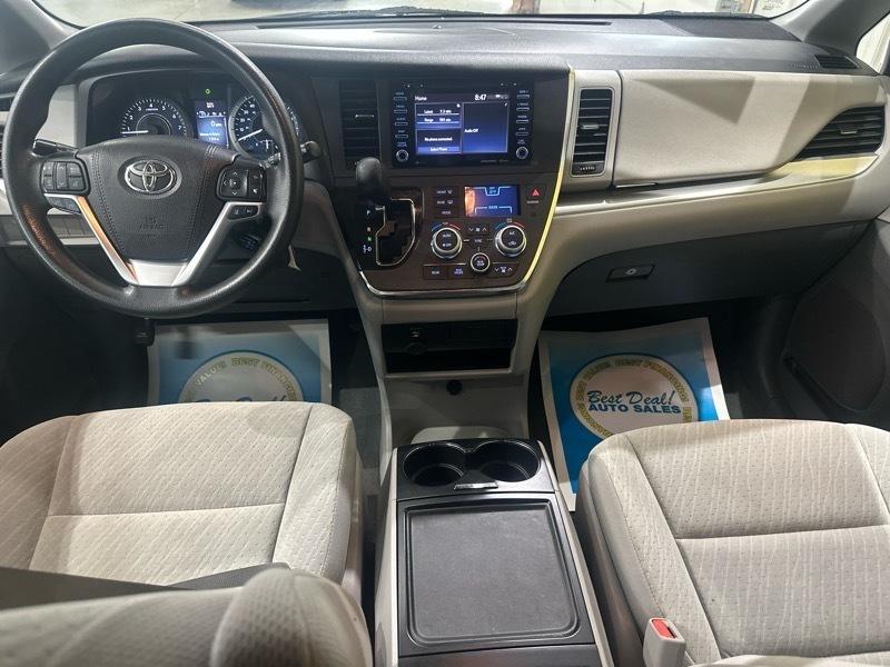 Toyota Sienna LE 8-Passenger 2019