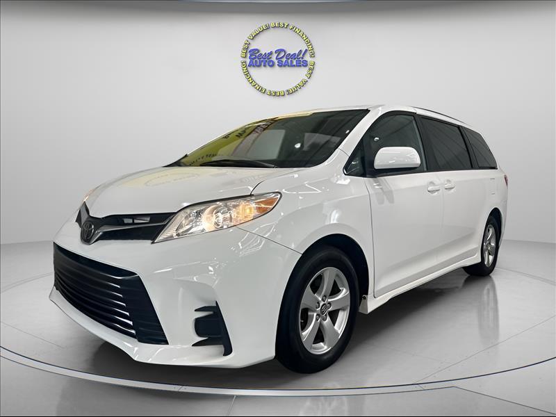 2019 Toyota Sienna LE 8-Passenger