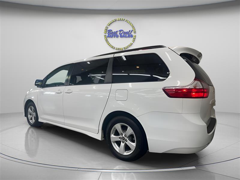Toyota Sienna LE 8-Passenger 2019