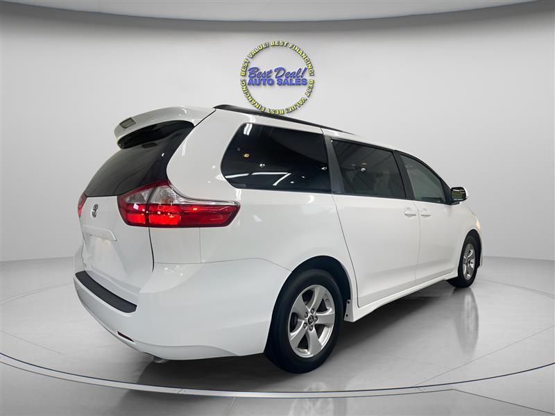 Toyota Sienna LE 8-Passenger 2019
