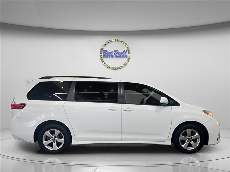 Toyota Sienna LE 8-Passenger 2019
