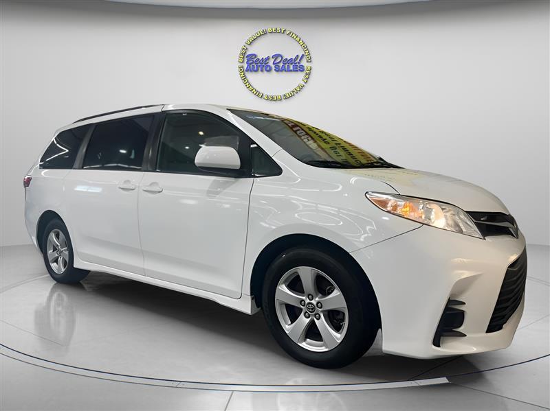 Toyota Sienna LE 8-Passenger 2019