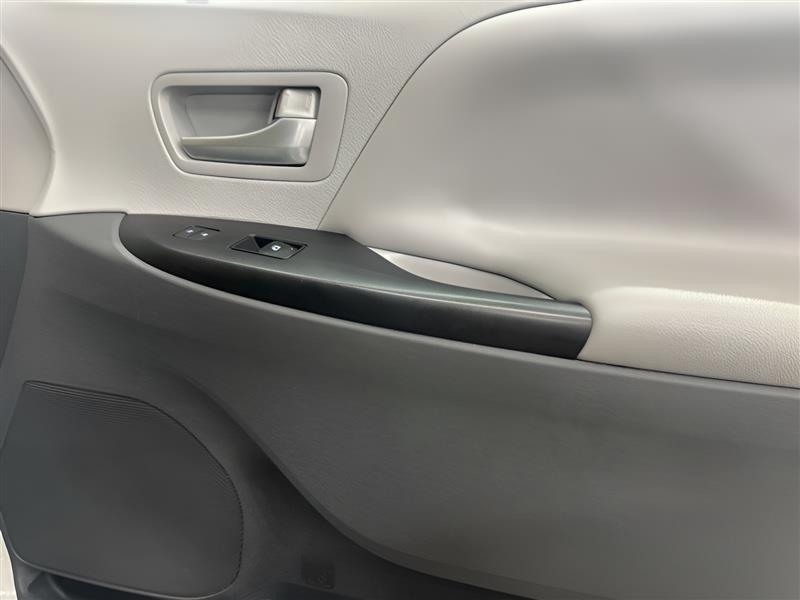 Toyota Sienna LE 8-Passenger 2019