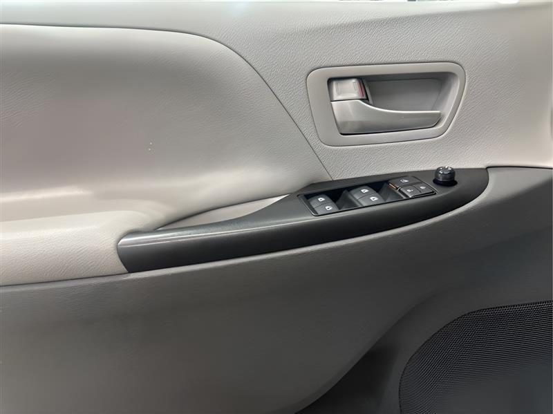 Toyota Sienna LE 8-Passenger 2019