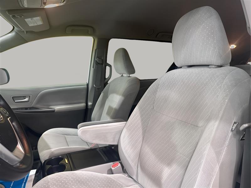 Toyota Sienna LE 8-Passenger 2019