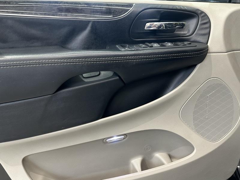 Chrysler Town & Country Touring 2016