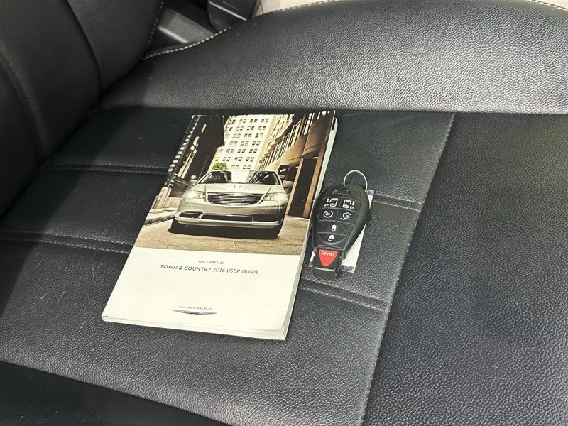 Chrysler Town & Country Touring 2016
