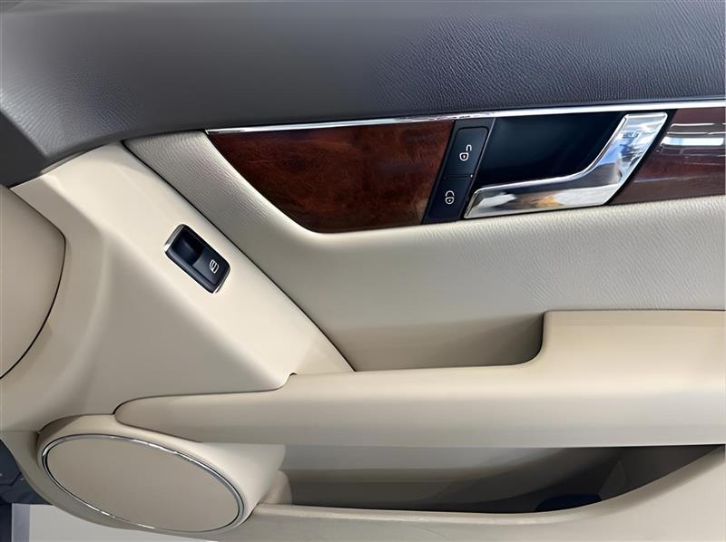 Mercedes-Benz C-Class C300 4MATIC Sport 2011