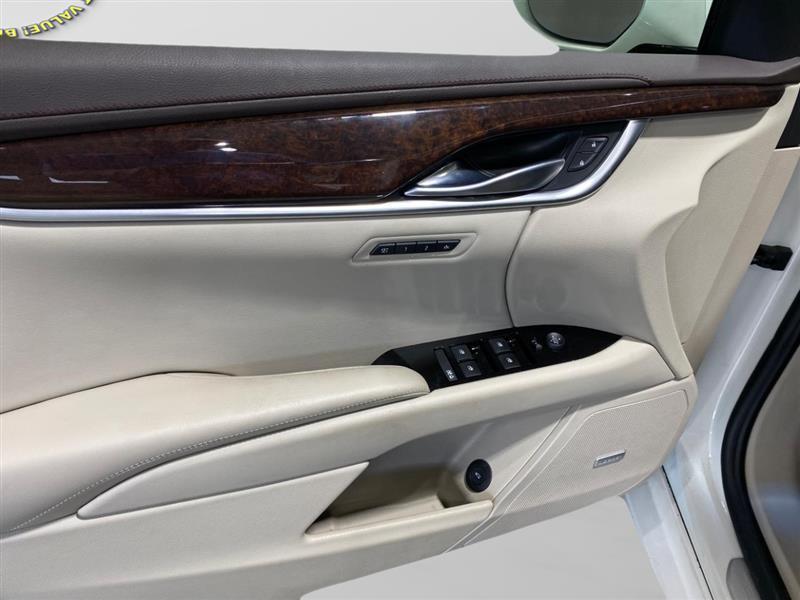 Cadillac XTS 4dr Sdn Luxury Collection FWD 2014