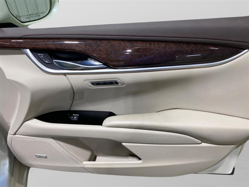 Cadillac XTS 4dr Sdn Luxury Collection FWD 2014