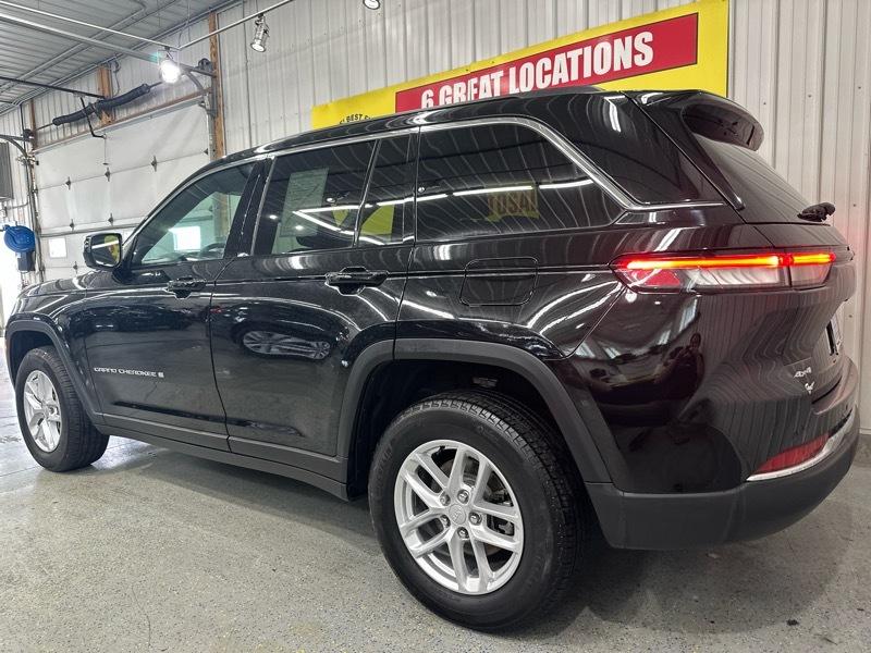 Jeep Grand Cherokee Laredo 4WD 2024