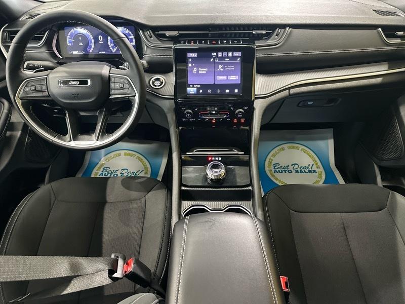 Jeep Grand Cherokee Laredo 4WD 2024