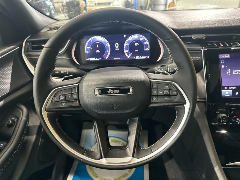 Jeep Grand Cherokee Laredo 4WD 2024