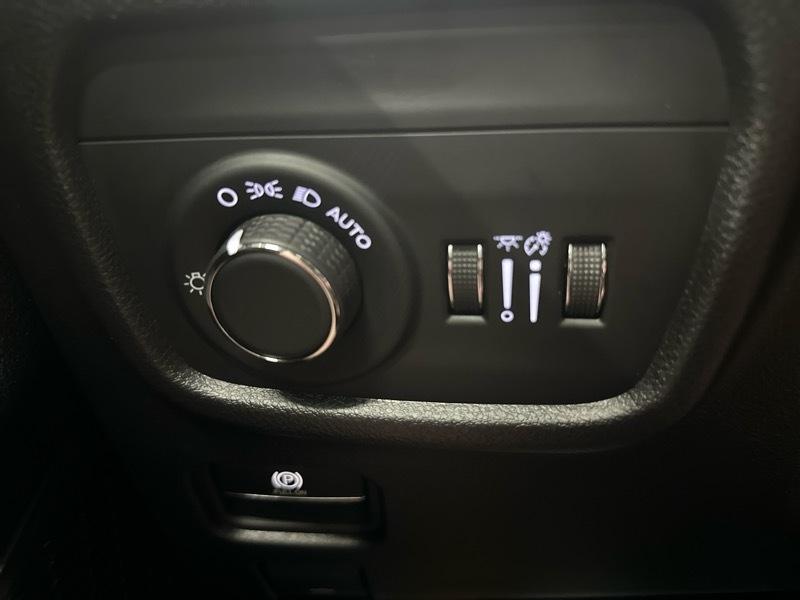 Jeep Grand Cherokee Laredo 4WD 2024