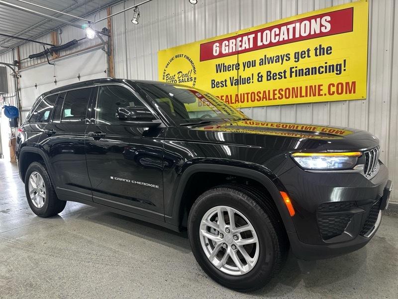 Jeep Grand Cherokee Laredo 4WD 2024