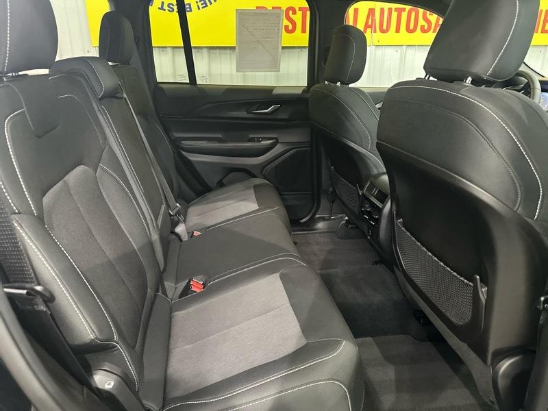 Jeep Grand Cherokee Laredo 4WD 2024