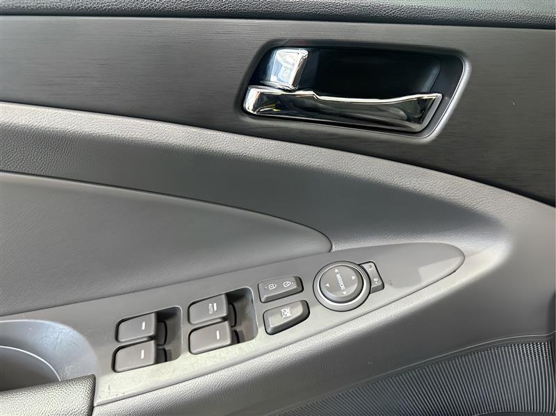 Hyundai Sonata SE 4D Sedan 2.4 2013