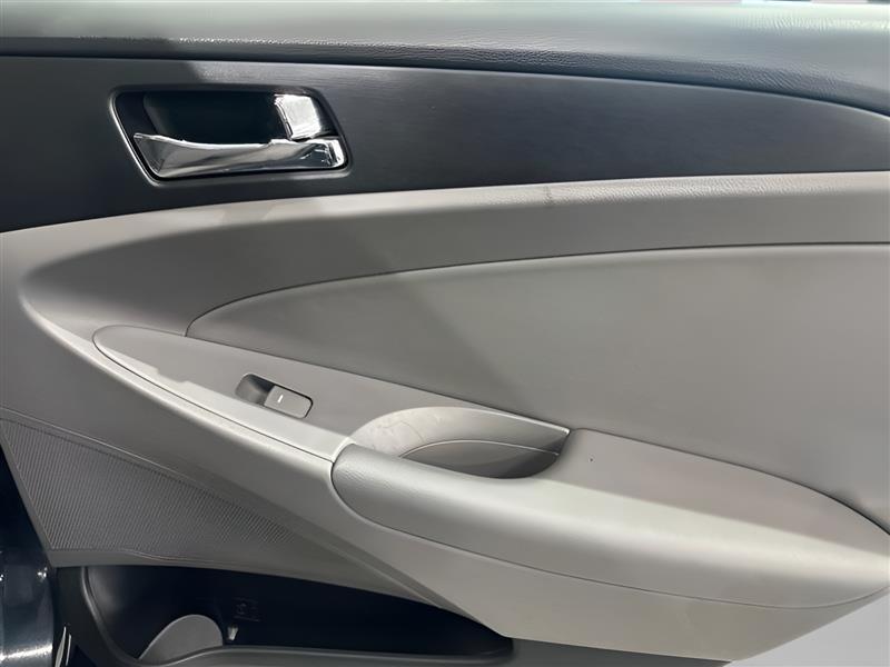 Hyundai Sonata SE 4D Sedan 2.4 2013