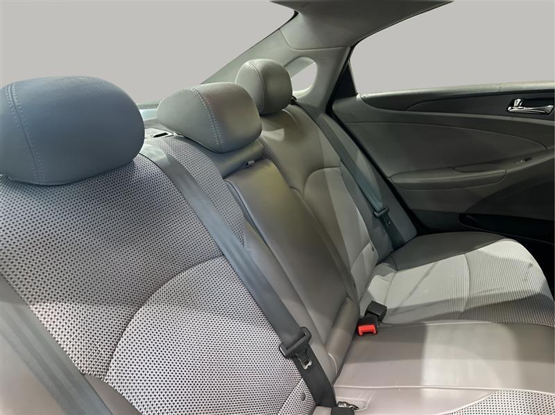 Hyundai Sonata SE 4D Sedan 2.4 2013