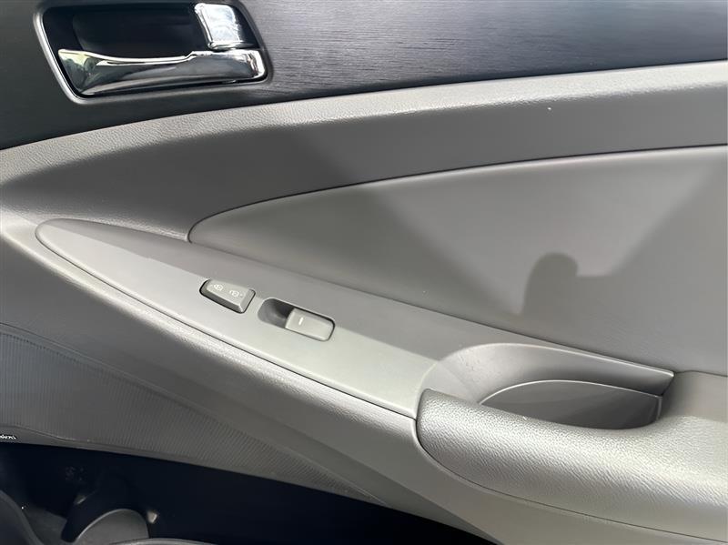 Hyundai Sonata SE 4D Sedan 2.4 2013