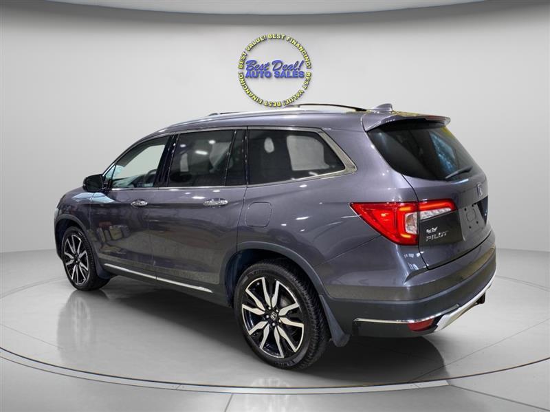 Honda Pilot Touring AWD w/Rear Captains Chairs 2021